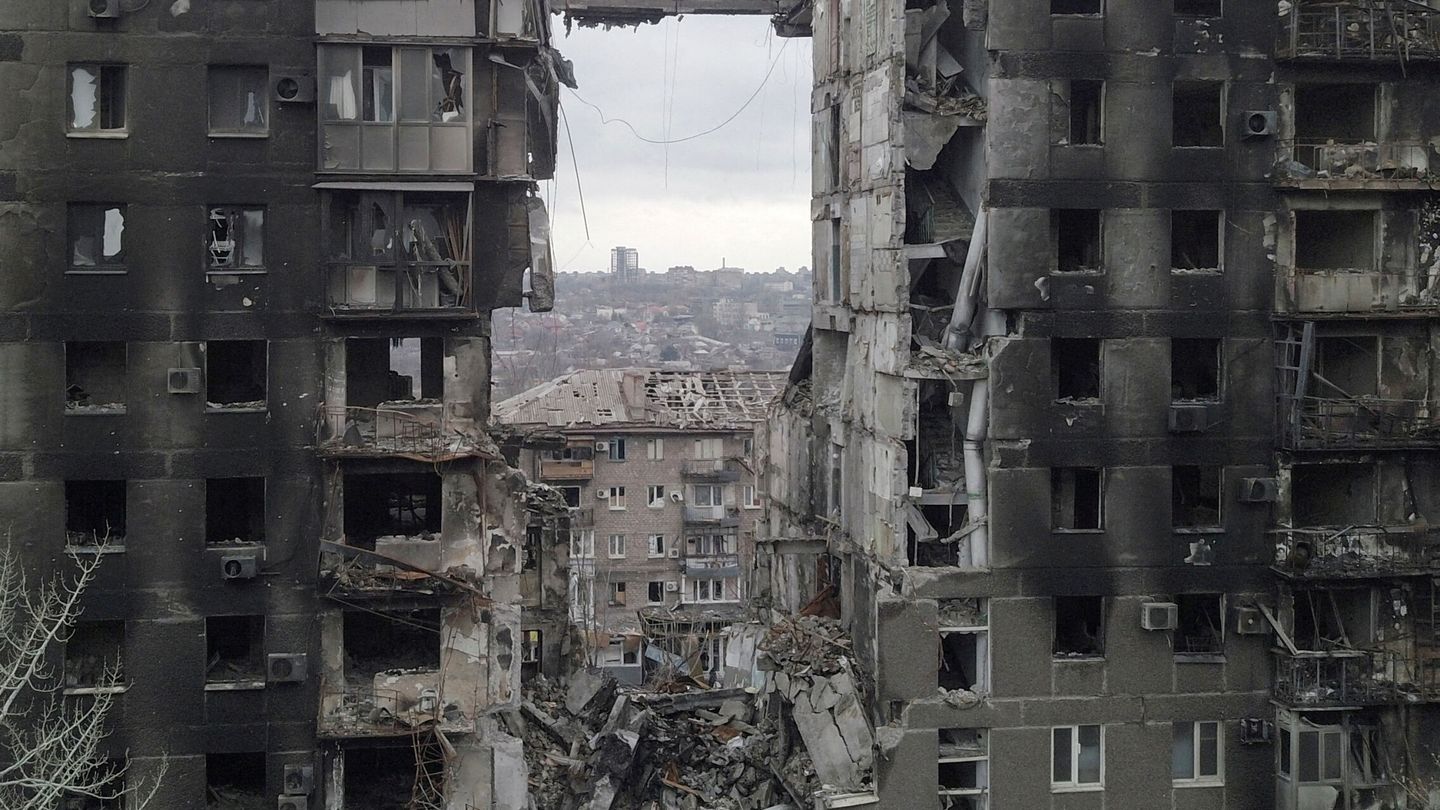 Imagen de edificios destruidos en Mariúpol. (Reuters/Pavel Klimov)