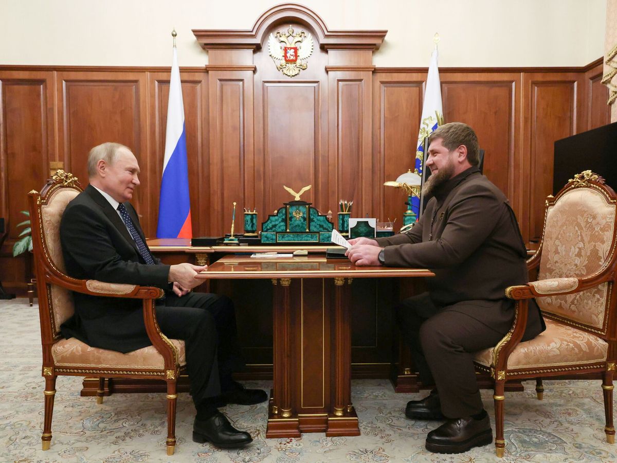 Foto: Vladímir Putin y Ramzan Kadírov, en 2022. (EFE)