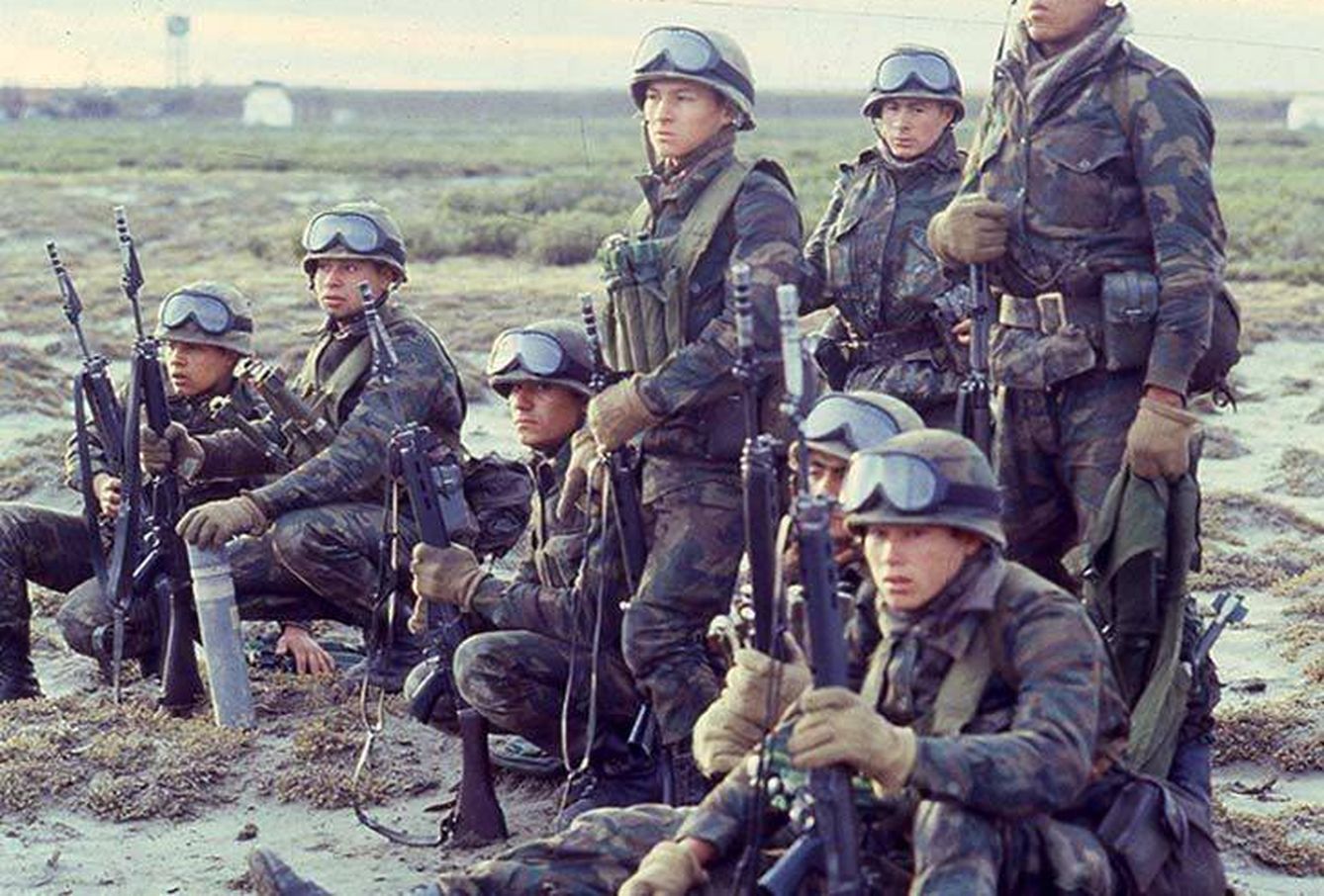 Soldados argentinos en la Guerra de las Malvinas.