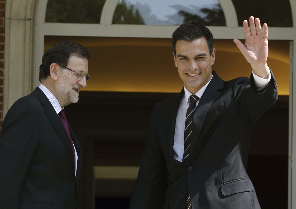Foto: El presidente del Gobierno recibe a Pedro Sánchez en La Moncloa. (EFE)