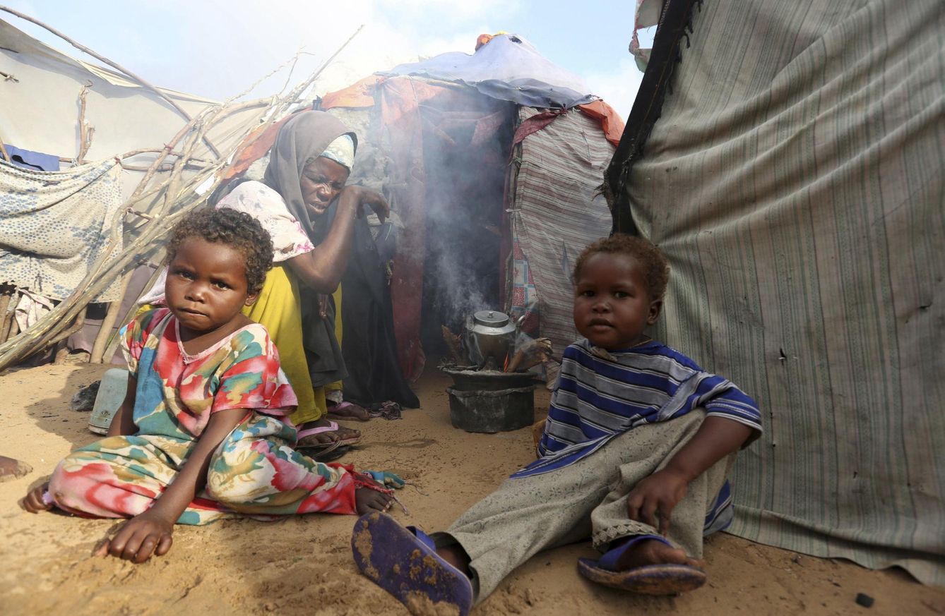 Una familia en Somalia. (Reuters)