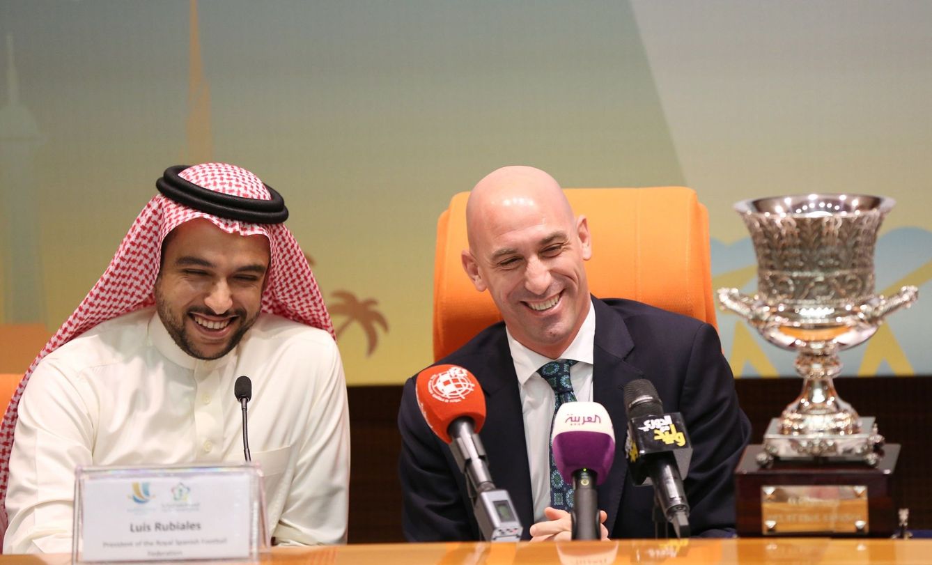 Luis Rubiales y el presidente de la Autoridad Saudí de Deportes, Abdulaziz bin Turki al Faisal al Saud. (EFE)