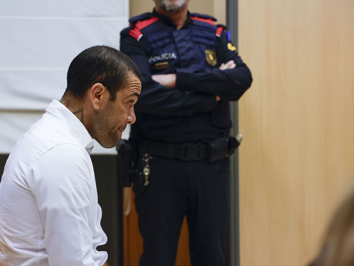 Foto: Daniel Alvés en el juicio que le condenó por agresión sexual. (EFE/Alberto Estévez)