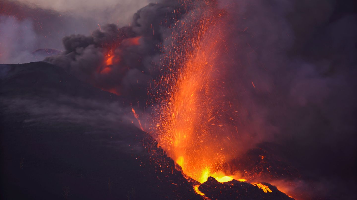El Cumbre Vieja continúa en erupción en La Palma