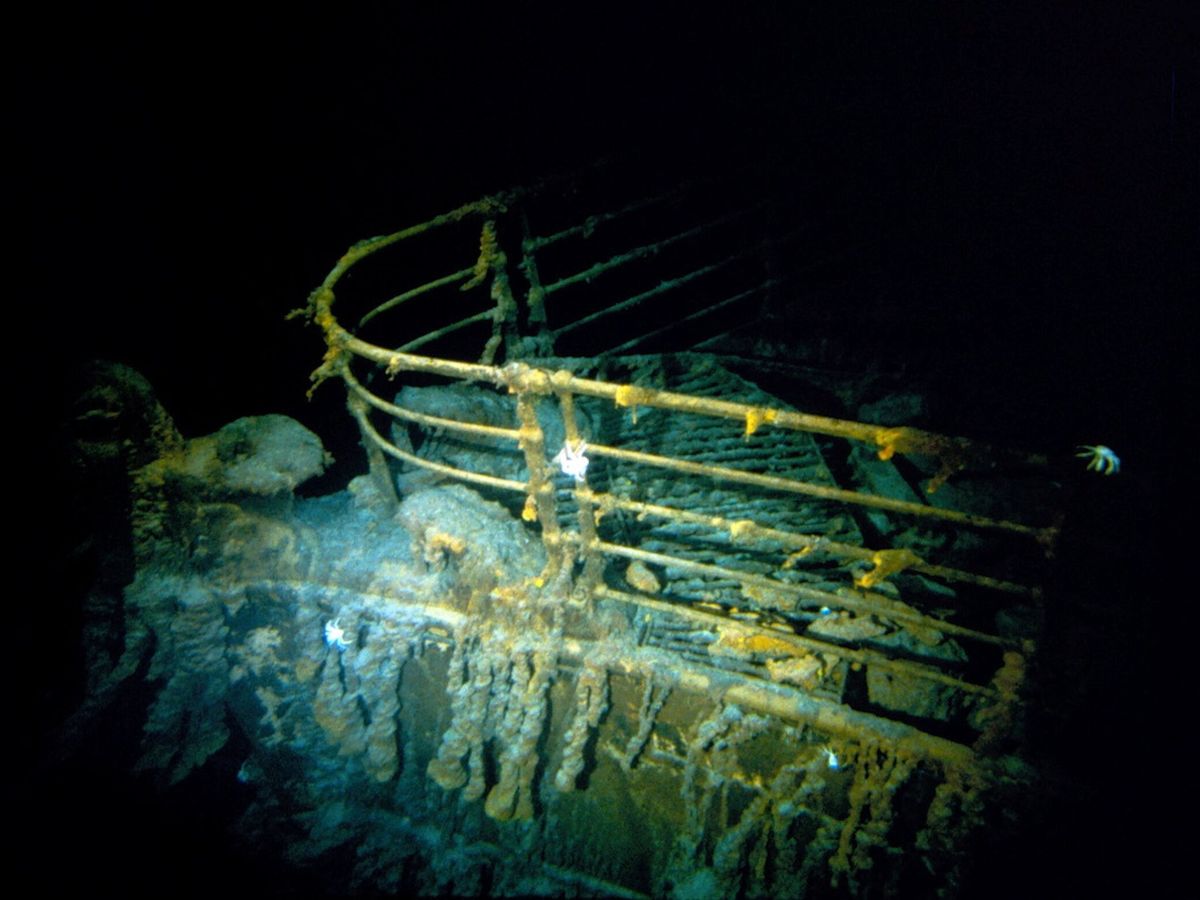 Foto: ¿A qué profundidad está el Titanic? Cómo están los restos tras más de 100 años del naufragio (REUTERS)