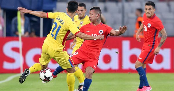 Foto: Cristian Ganea, en un partido con Rumanía contra Chile. (EFE)