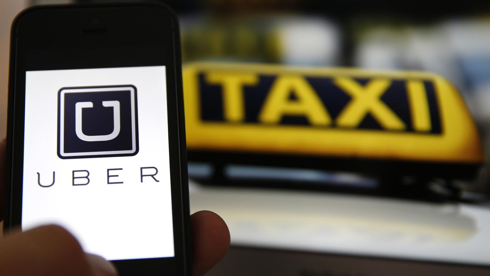 Foto: Imagen de Uber y de su guerra con el taxi. (Efe)