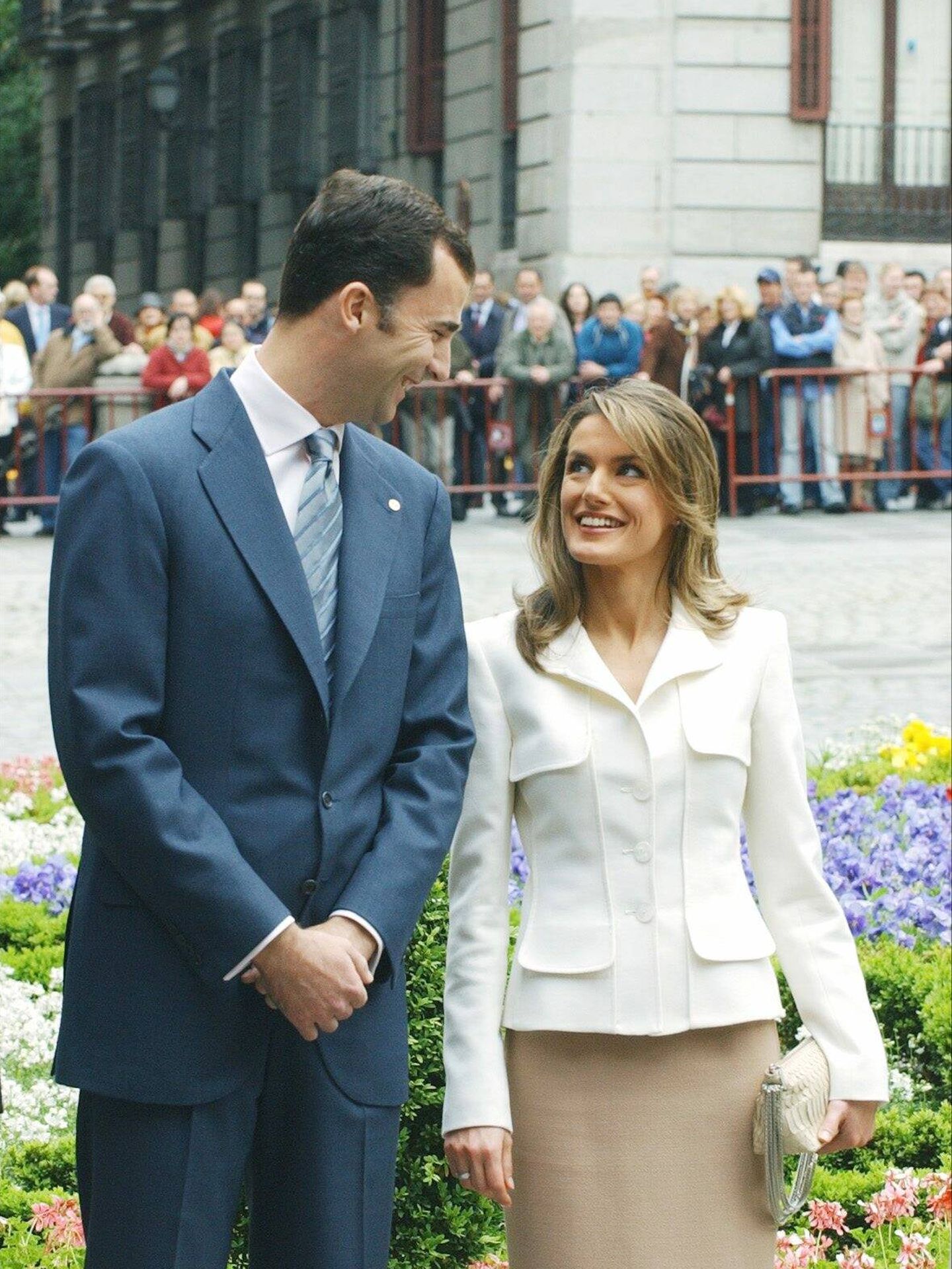 Don Felipe y doña Letizia, días antes de casarse, en un acto del Ayuntamiento de Madrid. (Gtres)