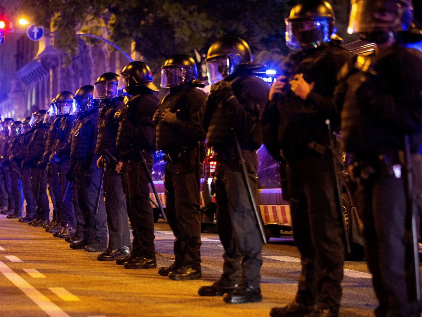 Dispositivo policial durante una manifestación en Barcelona. (EFE)