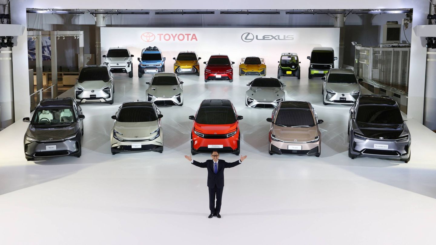 A finales de 2021, el presidente de Toyota, Akio Toyoda, anunció su plan de coches de batería.
