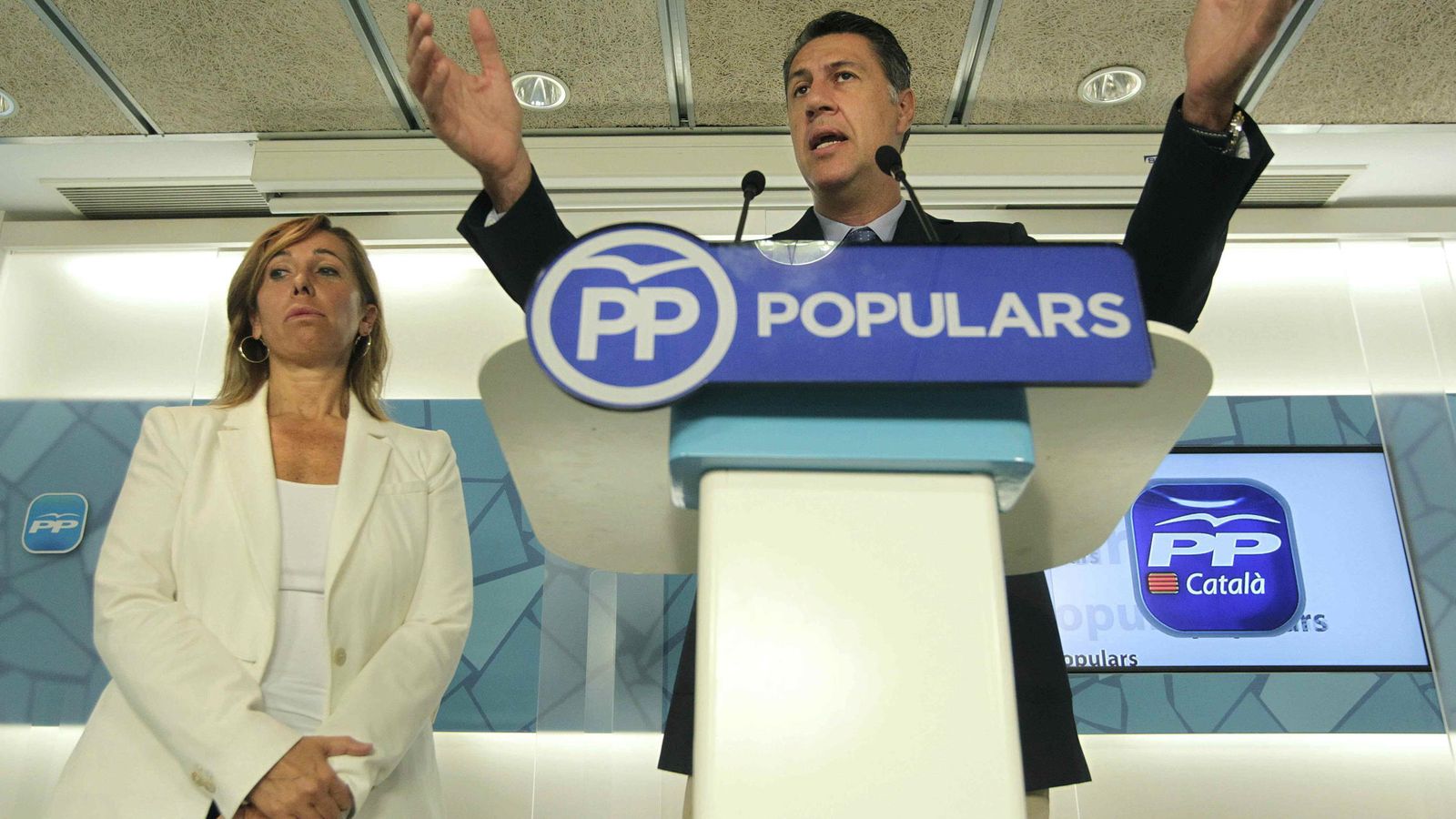 Foto: El candidato del PPC a la presidencia de la Generalitat, Xavier García Albiol, y la presidenta popular, Alicia Sánchez-Camacho. (EFE)