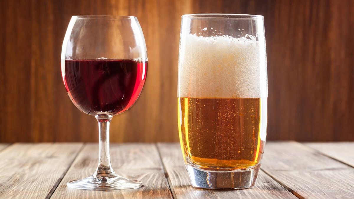 El truco viral de una joven inglesa para enfriar rápidamente el vino o la cerveza