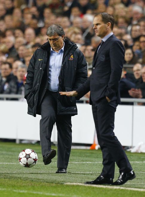Foto: Martino junto a De Boer, entrenador del Ajax