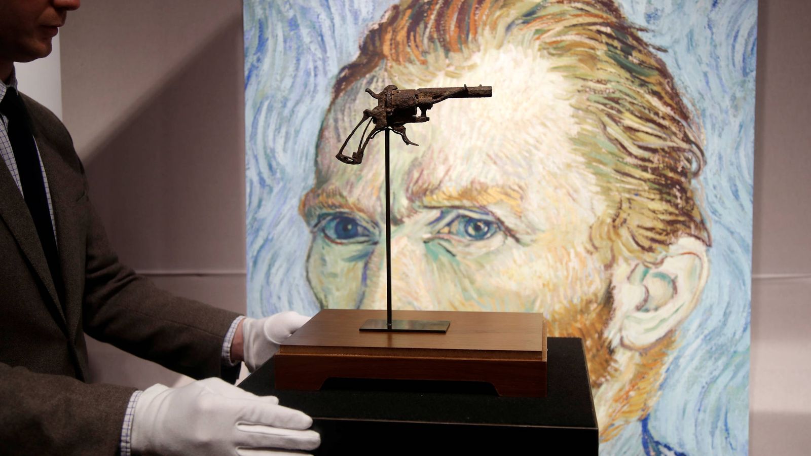 Foto: El revólver con el que se cree se disparó el artista. (REUTERS)