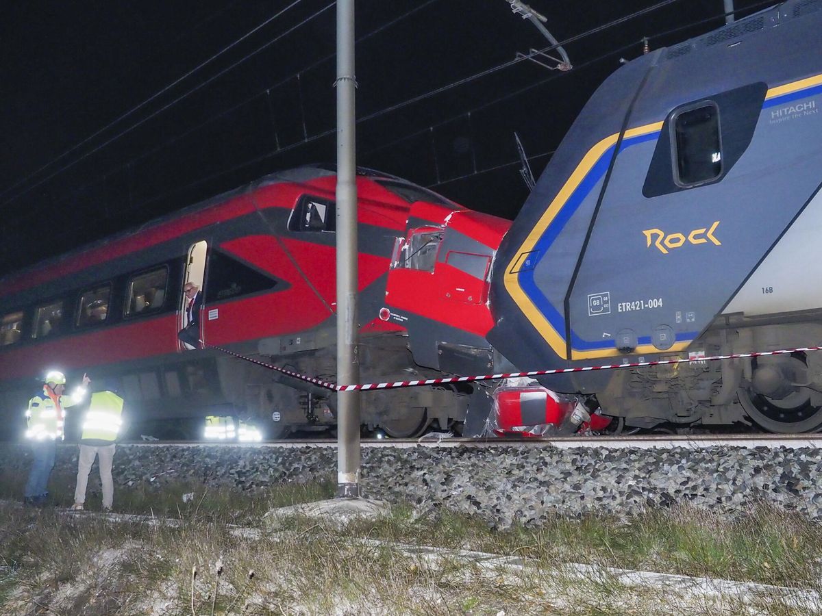 Foto: Dos trenes colisionan en la ciudad de Faenza. (EFE/Fabrizio Zani Pasquale Bove)