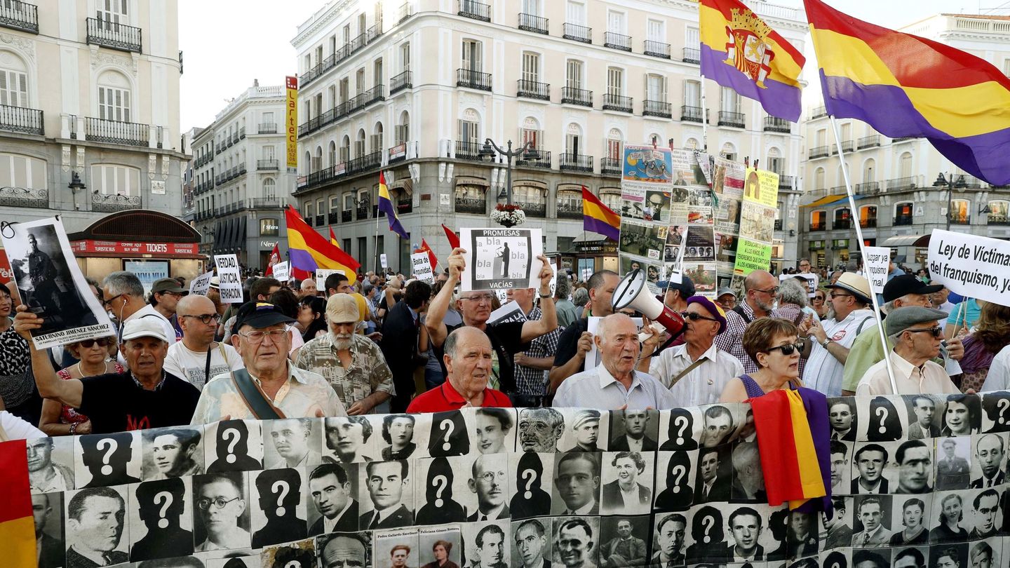 Concentración de colectivos de memoria histórica Madrid. (EFE)
