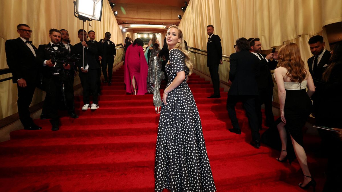 Polka dots y 1.500 horas de costura: la intrahistoria del vestido de Oscar de Jennifer Lawrence
