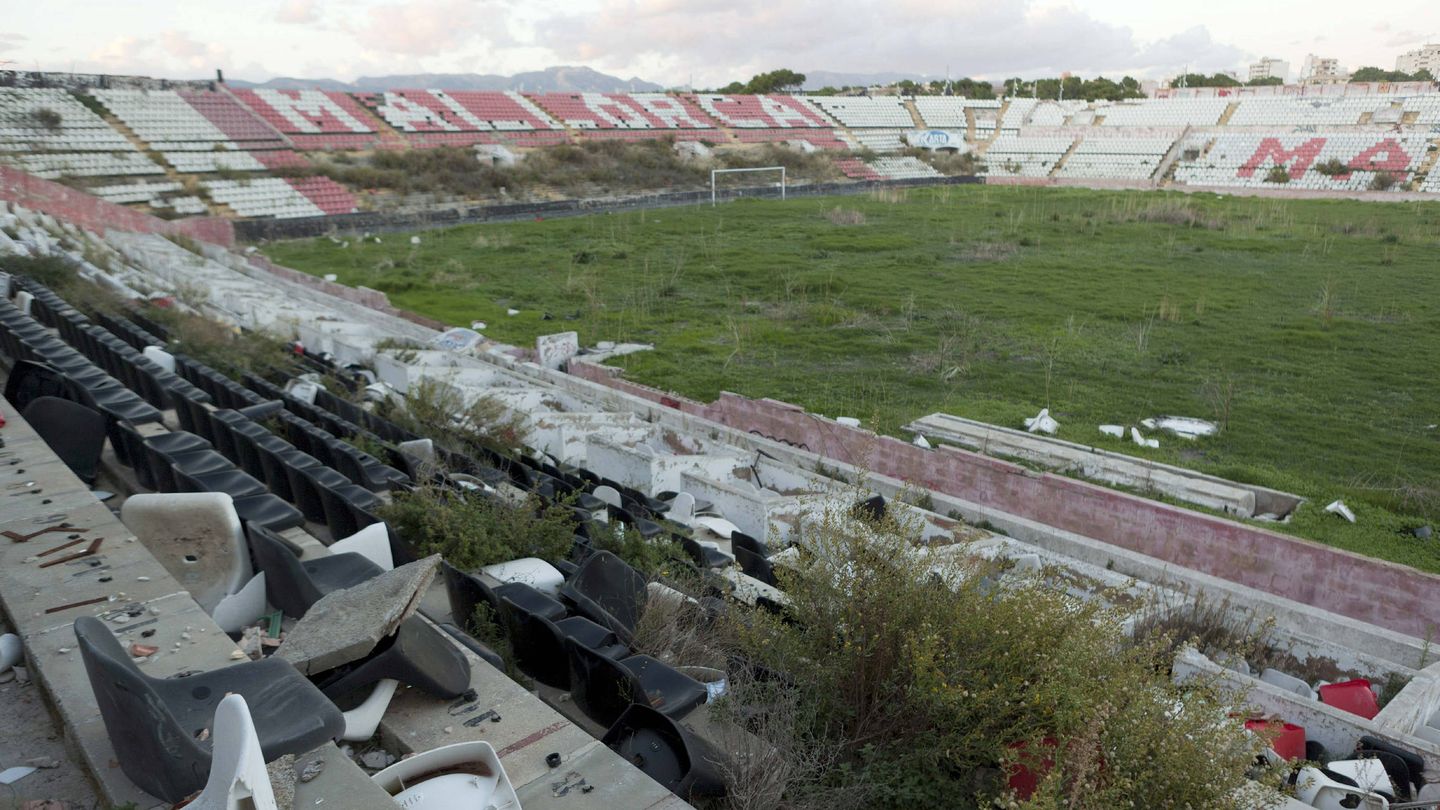 Vista del estadio del campo en 2010, cuando el Ayuntamiento de Palma de Mallorca empezó los trámites para el derribo. (EFE/Montserrat T. Díez)