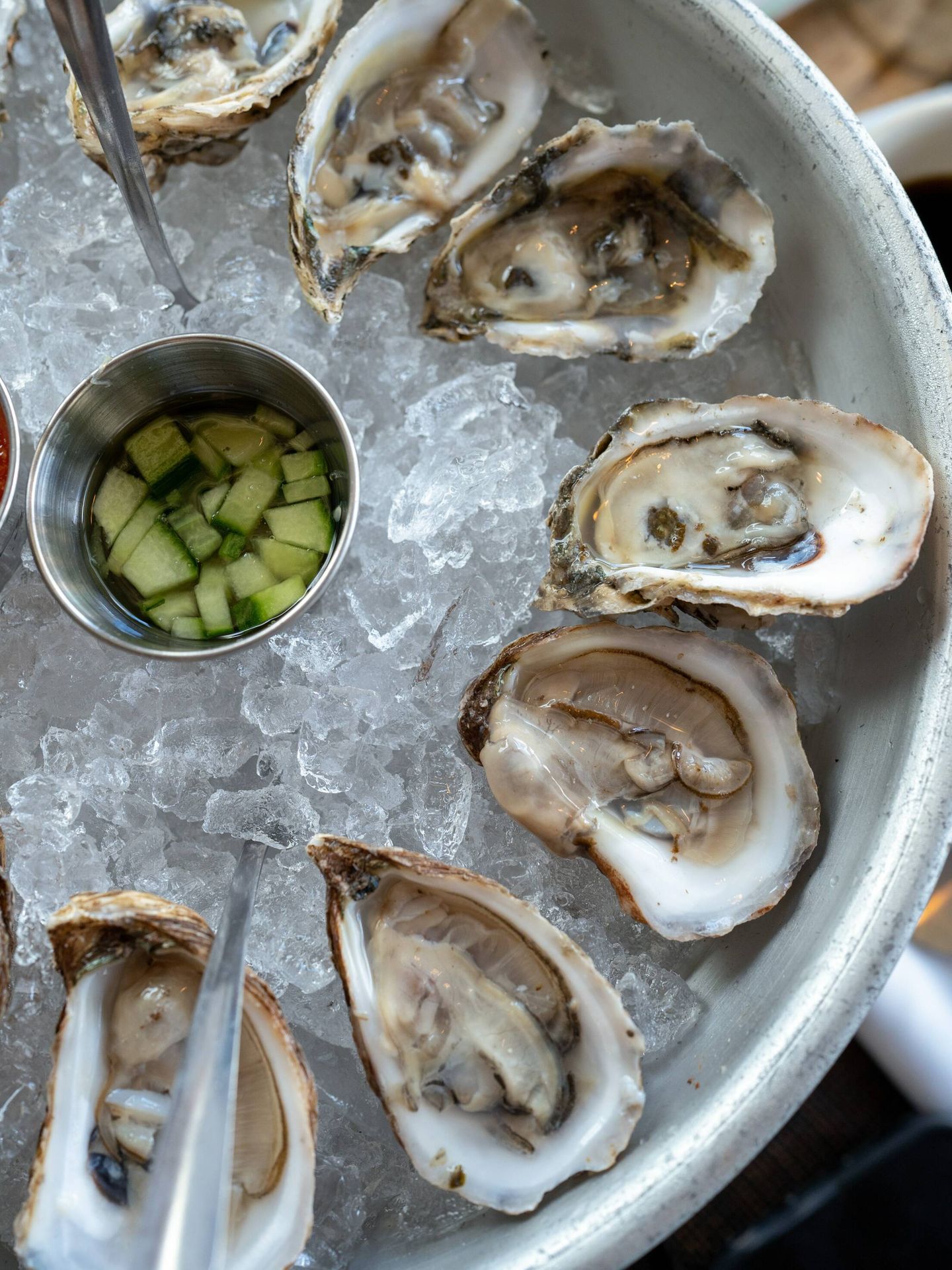 No te pierdas estos sitios gastro si quieres probar unas ostras de calidad. (Pexels/ Christina Petsos)
