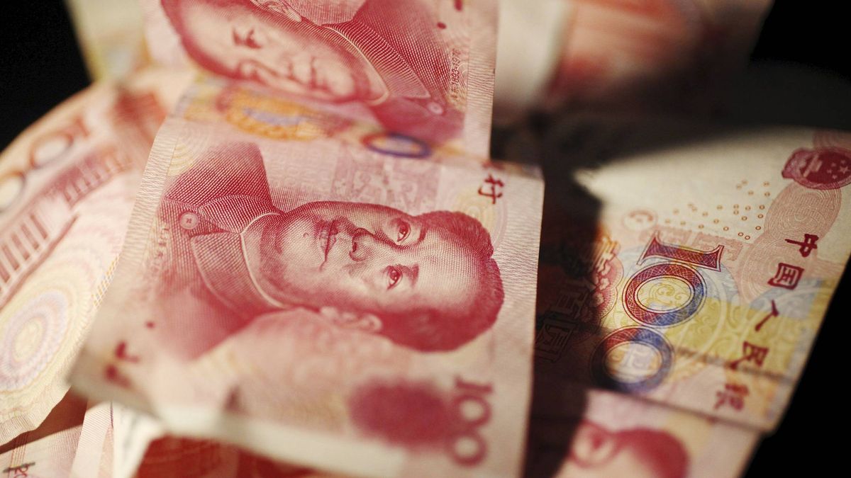 Pekín vuelve sobre sus pasos con el yuan: lo frena hasta mínimos de 2012