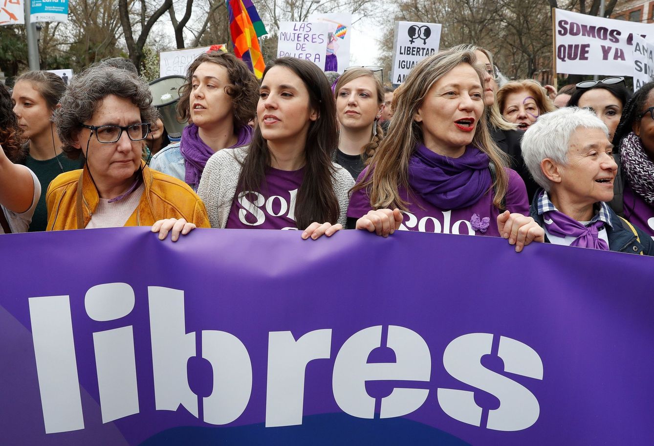 GRAF3688. MADRID, 08 03 2020.- La ministra de Igualdad, Irene Montero (2i), y la delegada del Gobierno contra la Violencia de Género, Victoria Rosell (2d), en la manifestación por el Día de la Mujer, este domingo en Madrid. EFE  Ballesteros