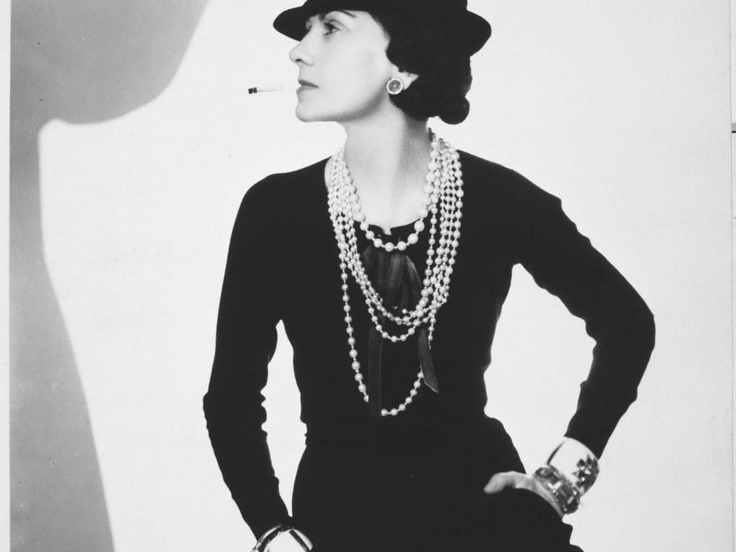 Coco Chanel, en un retrato de Man Ray. (Archivo)