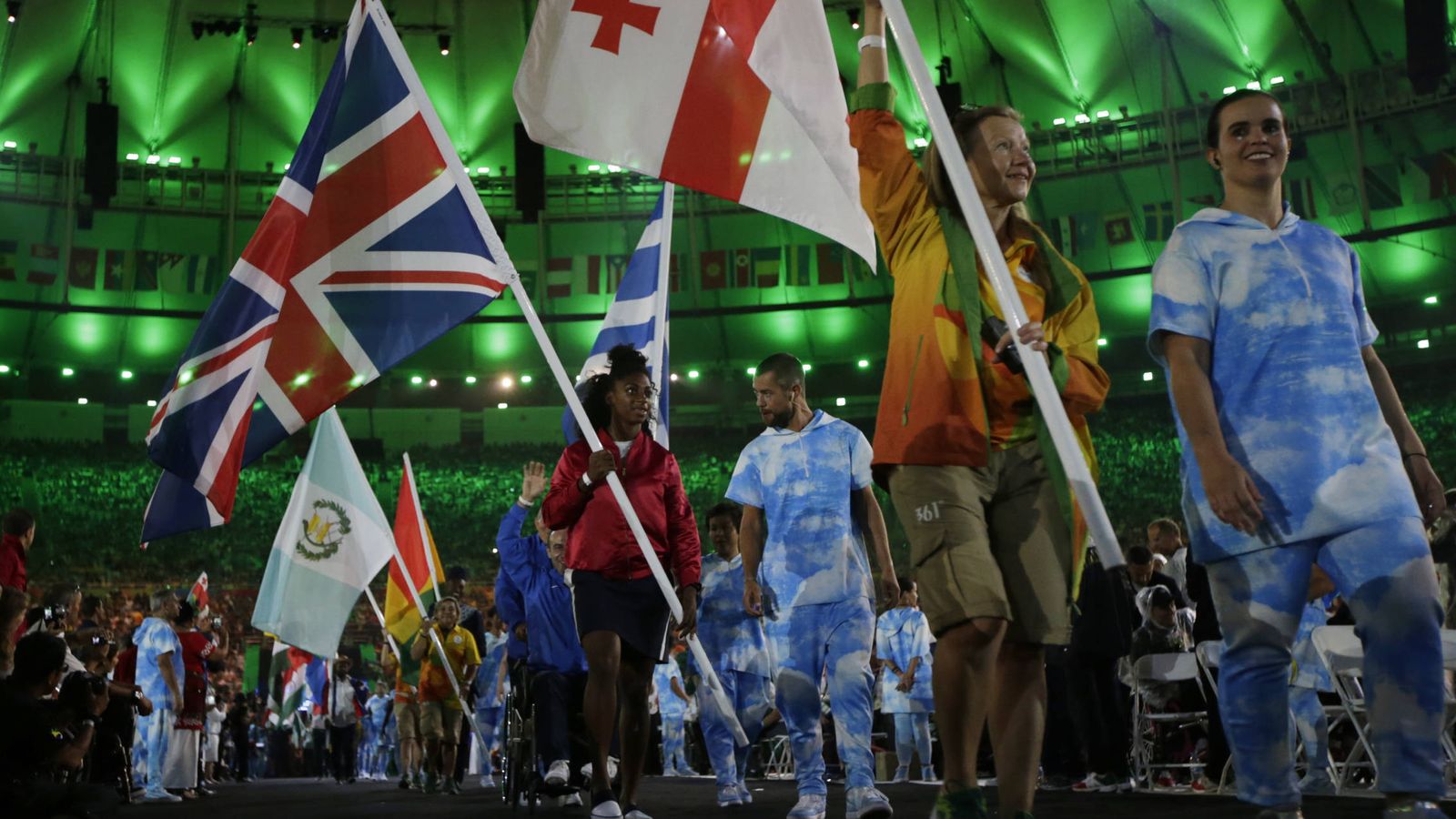 Foto: Banderas y países hay muchos, pero no somos muy originales poniendo nombres. (Reuters)