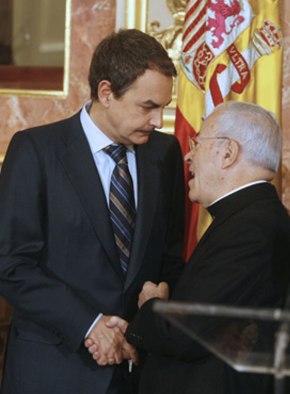 Foto: El nuncio a Zapatero: “Usted manda, presidente”