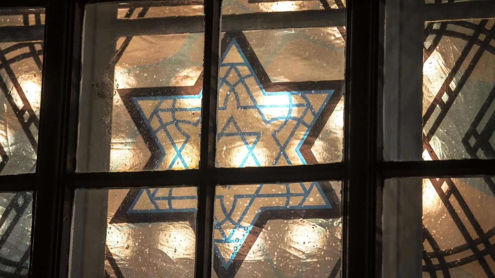 Foto: Estrella de David en la ventana de una antigua iglesia reconvertida en sinagoga en Cottbus (Reuters)