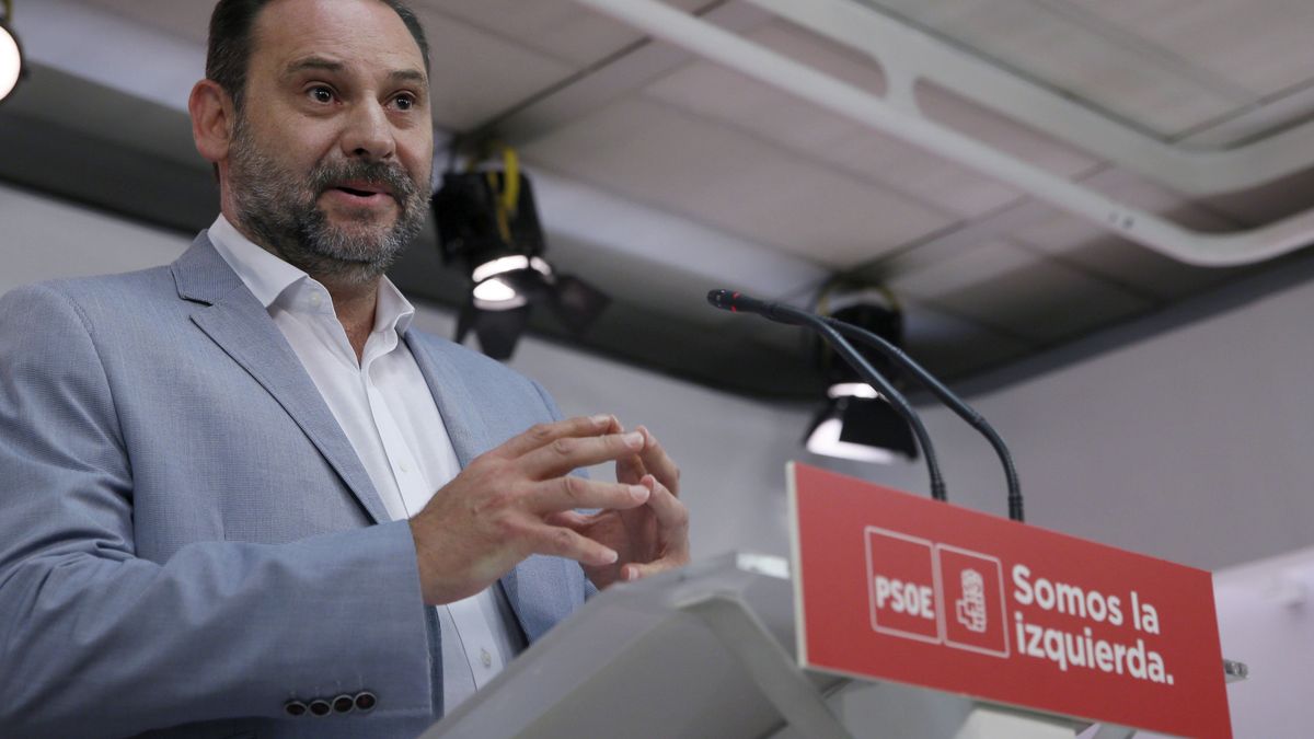 El PSOE respalda al Gobierno y denuncia la "mascarada" y el "atropello" del Parlament