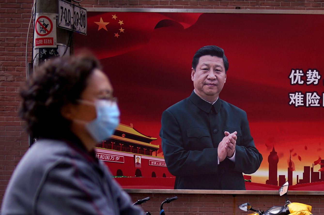 Un cartel del presidente chino, Xi Jinping, en una calle de Shanghái, China. (Reuters)