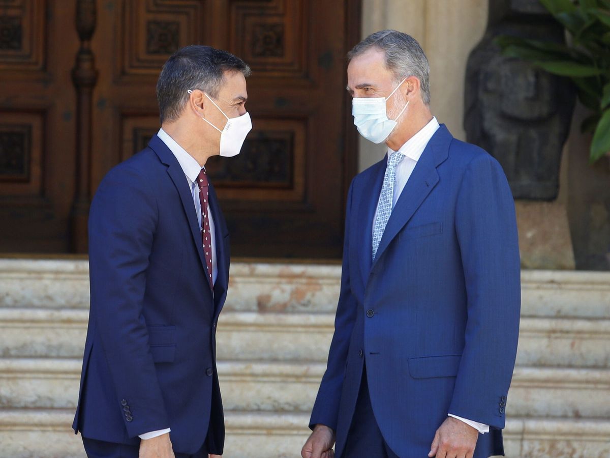 Foto: El presidente del Gobierno, Pedro Sánchez (i), y el rey Felipe VI (d). (Reuters)