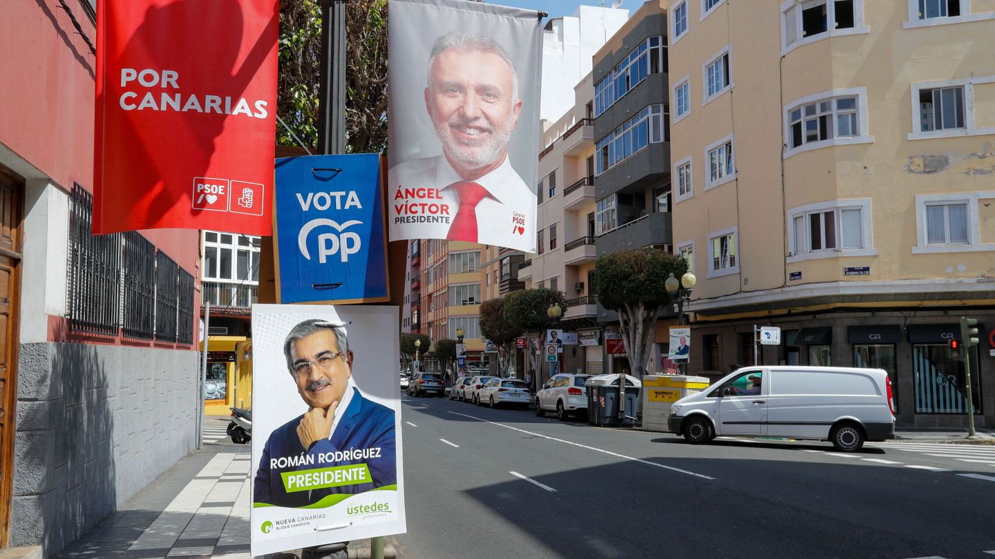 Carteles electorales en Canarias. (EFE/Elvira Urquijo Á.)
