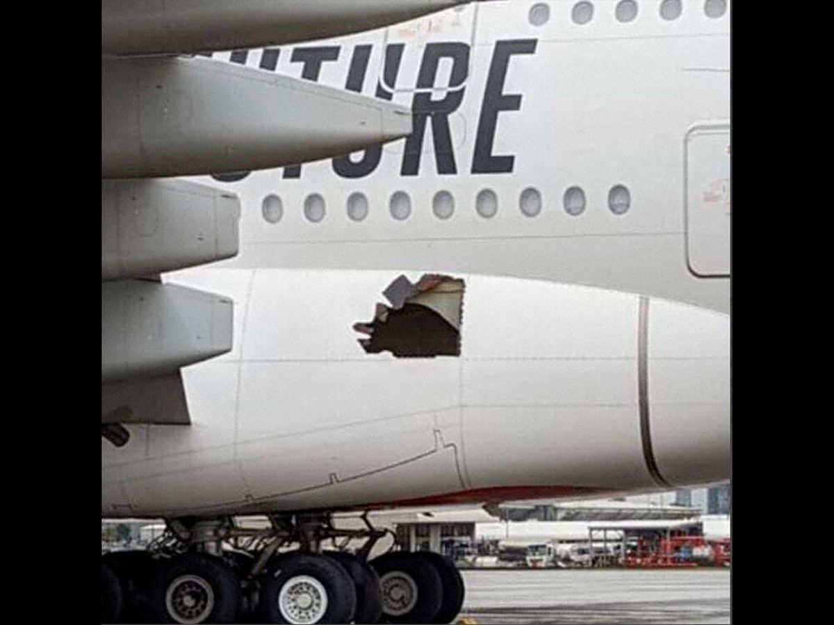 Foto: Airbus A380 con un agujero en el costado (Twitter/Jacdecnew)