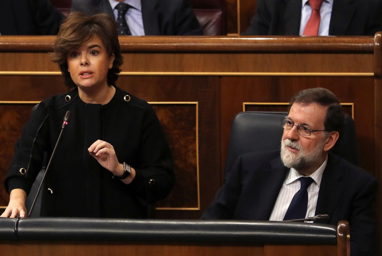 La vicepresidenta del Gobierno, Soraya Sáenz de Santamaría, y el presidente, Mariano Rajoy.