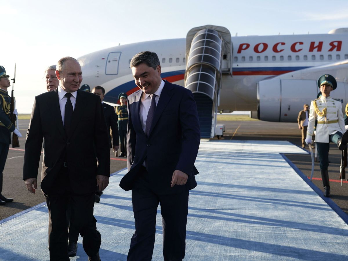 Foto: Putin llega a Kazajistán durante la cumbre de la OCS. (EFE/ Epa Gavril) 