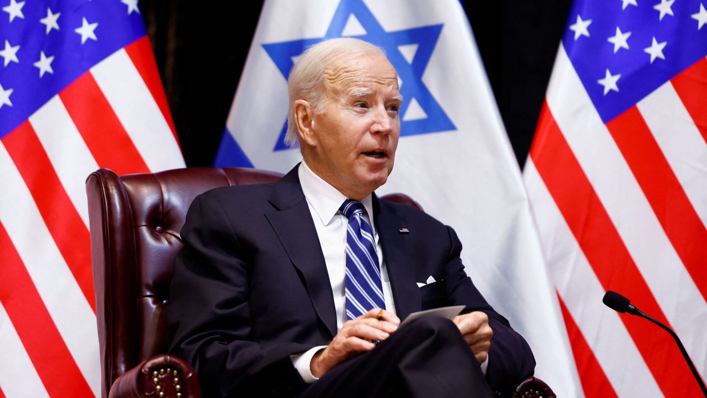 U.S. President Joe Biden meets with Israeli Prime Minister Benjamin Netanyahu (not pictured) and the Israeli war cabinet, as he visits Israel amid the ongoing conflict between Israel and Hamas, in Tel Aviv, Israel, October 18, 2023. REUTERS Evelyn Hockstein