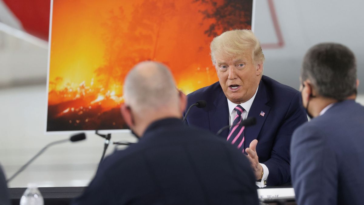 Trump pone en duda la ciencia sobre el cambio climático mientras arde California