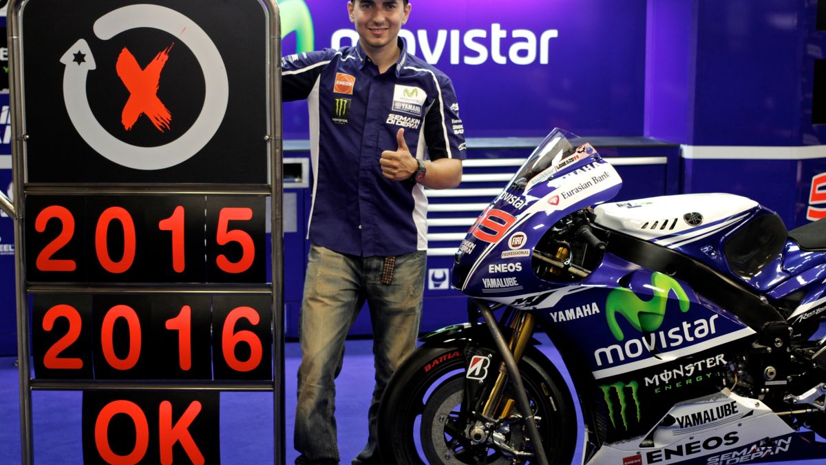 Lorenzo renueva con Yamaha, "un alivio para poder concentrarse en la temporada"