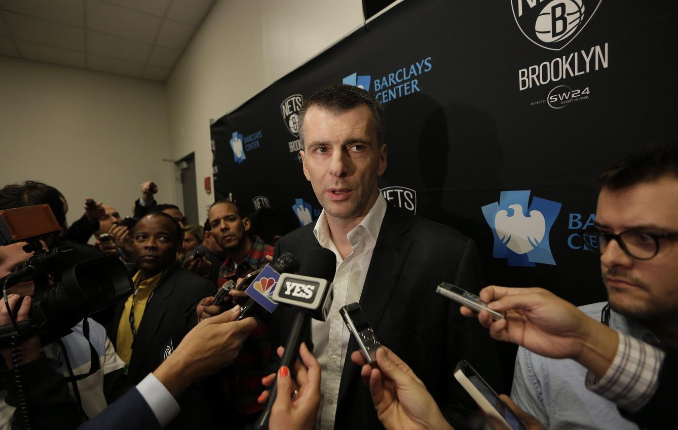 Mikhail Prokhorov atiende a la prensa antes de un partido de los Brooklyn Nets. (EFE)