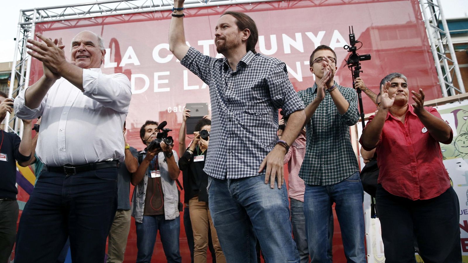 Foto: Pablo Iglesias y Lluís Rabell, candidato de Catalunya Sí que es Pot, durante un mitin electoral. (EFE)