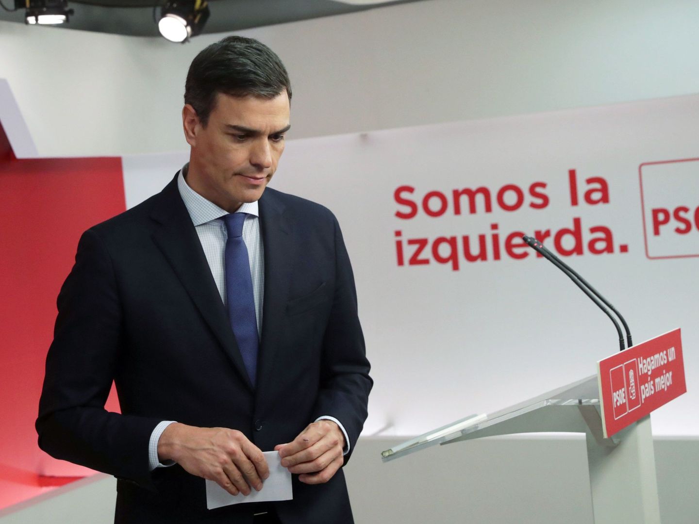 El secretario general del PSOE, Pedro Sánchez, durante una rueda de prensa. (EFE)