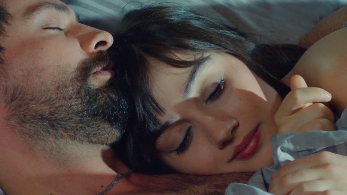 'Pecado original' se caldea: así ha sido el primer encuentro sexual entre Zeynep y Alihan 