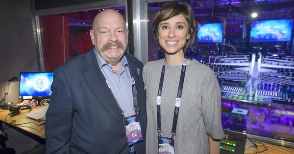 Foto: José María Íñigo y Julia Varela, en el Festival de Eurovisión de 2016 en Estocolmo. (RTVE)