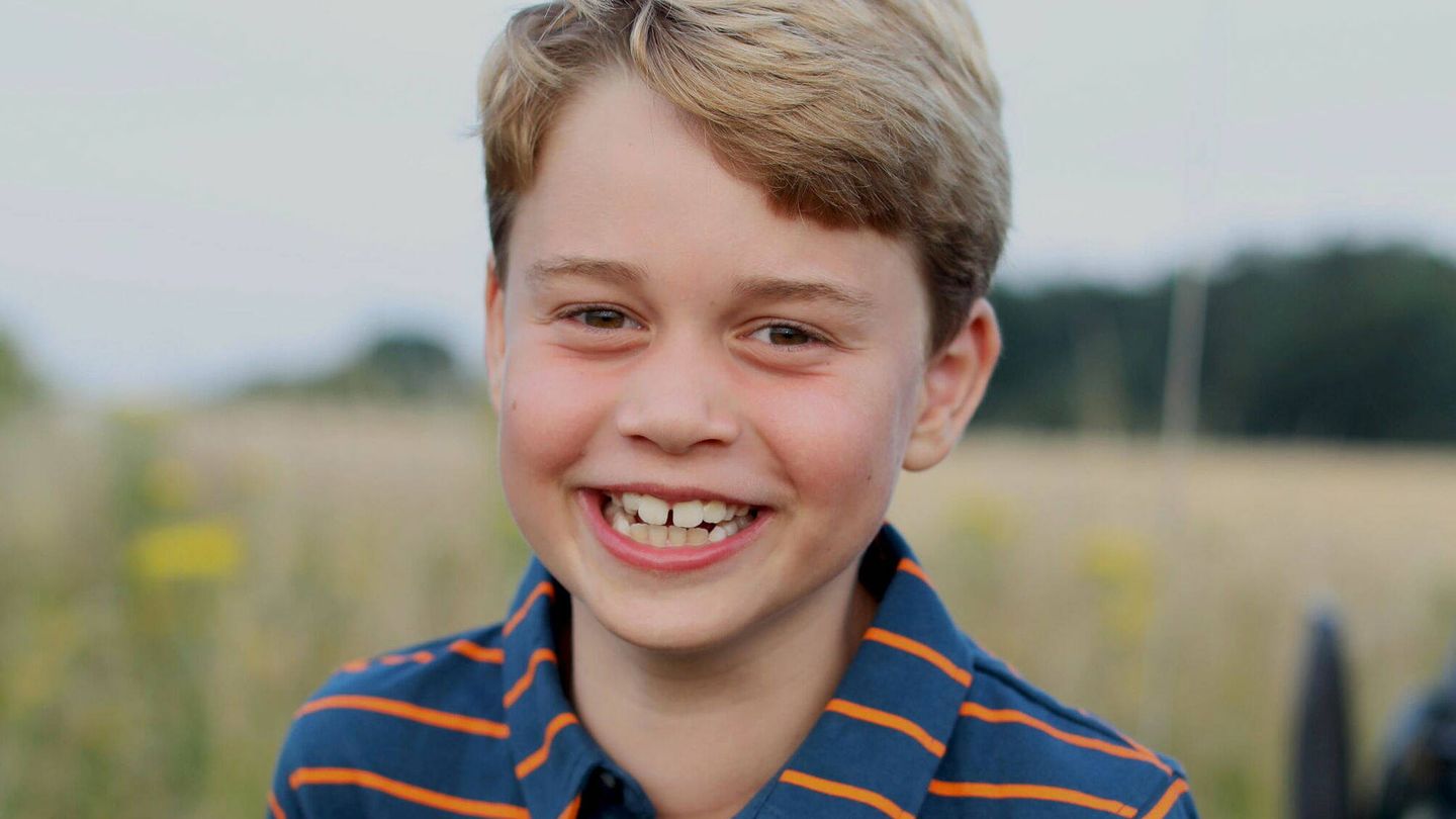 El príncipe George, en su retrato de su 8º cumpleaños. (Reuters)