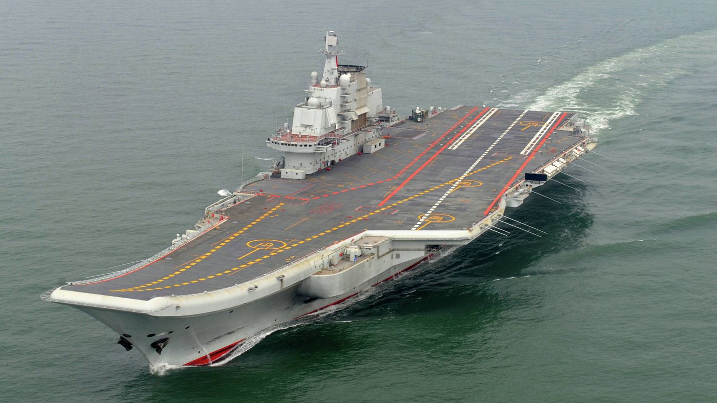 La cubierta de vuelo del Liaoning, idéntica a la del portaaviones ruso. (Li Tang, Xinhua)