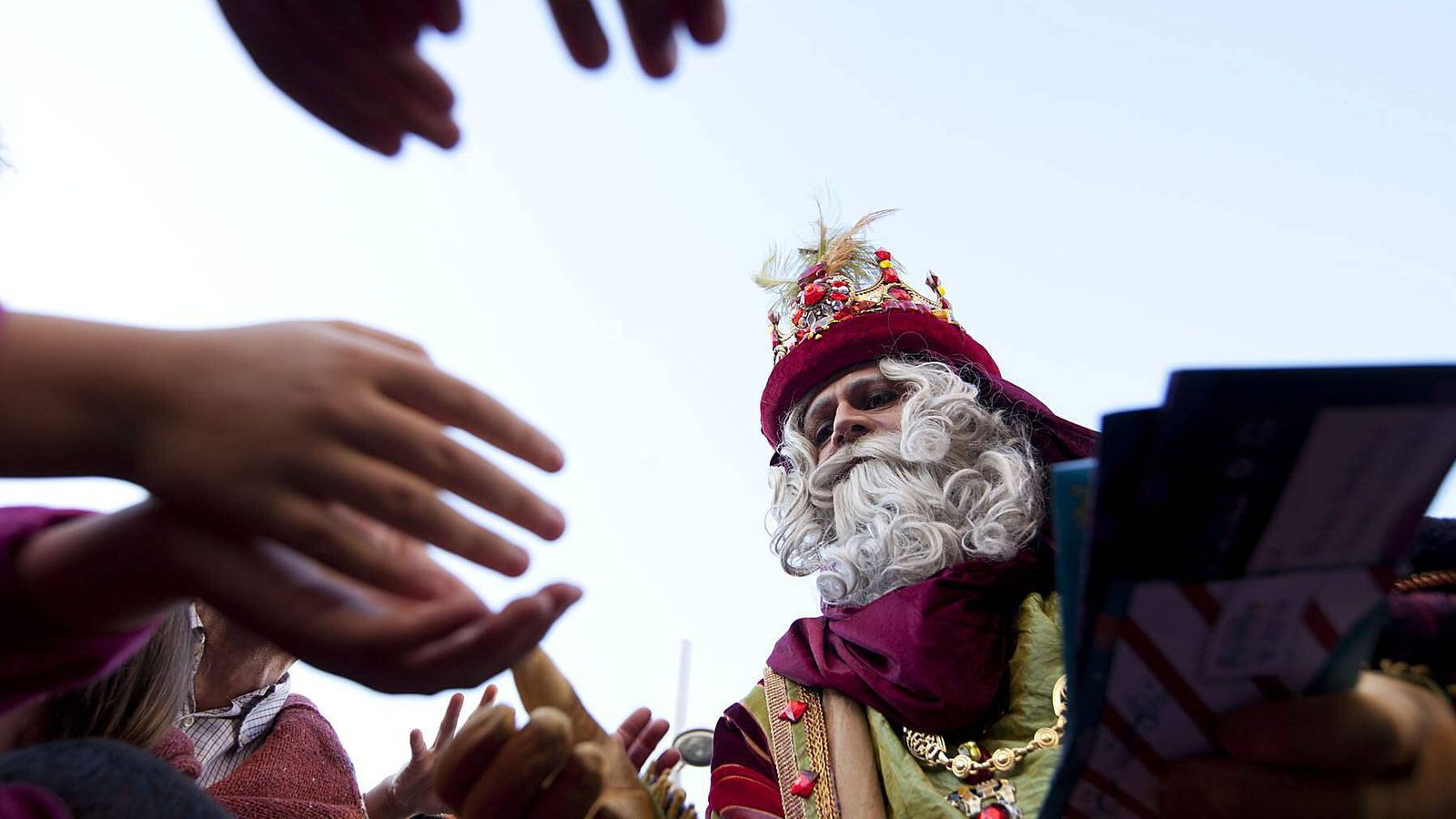 Foto: Los Reyes Magos reciben las últimas cartas de los niños. (EFE)