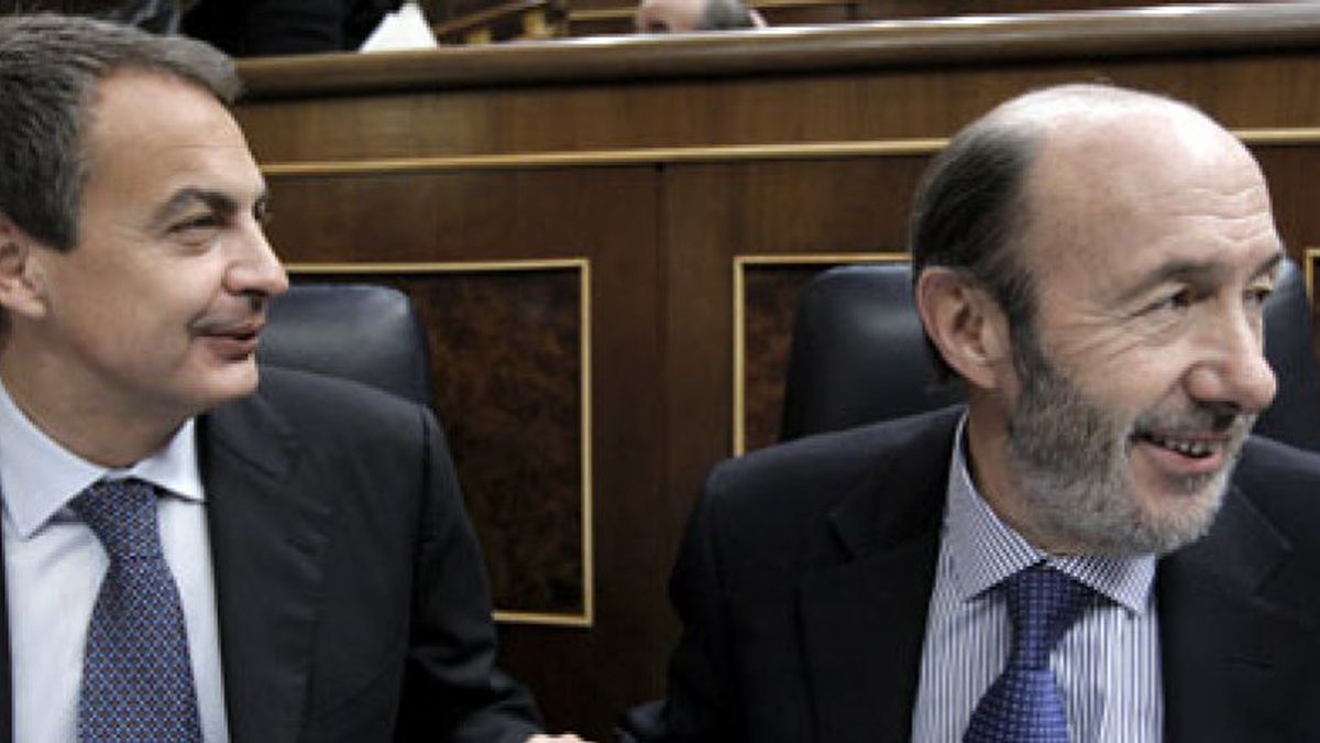 Zapatero anuncia que no renovará la ayuda de 426 euros a parados que agoten su prestación