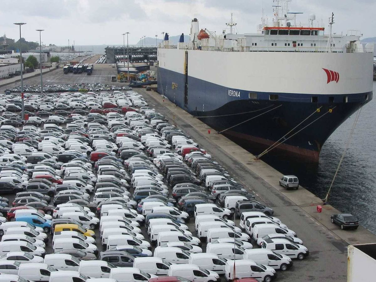 Foto: Instalaciones del puerto de Vigo desde donde se exportan los vehículos fabricados en la planta del grupo PSA. 