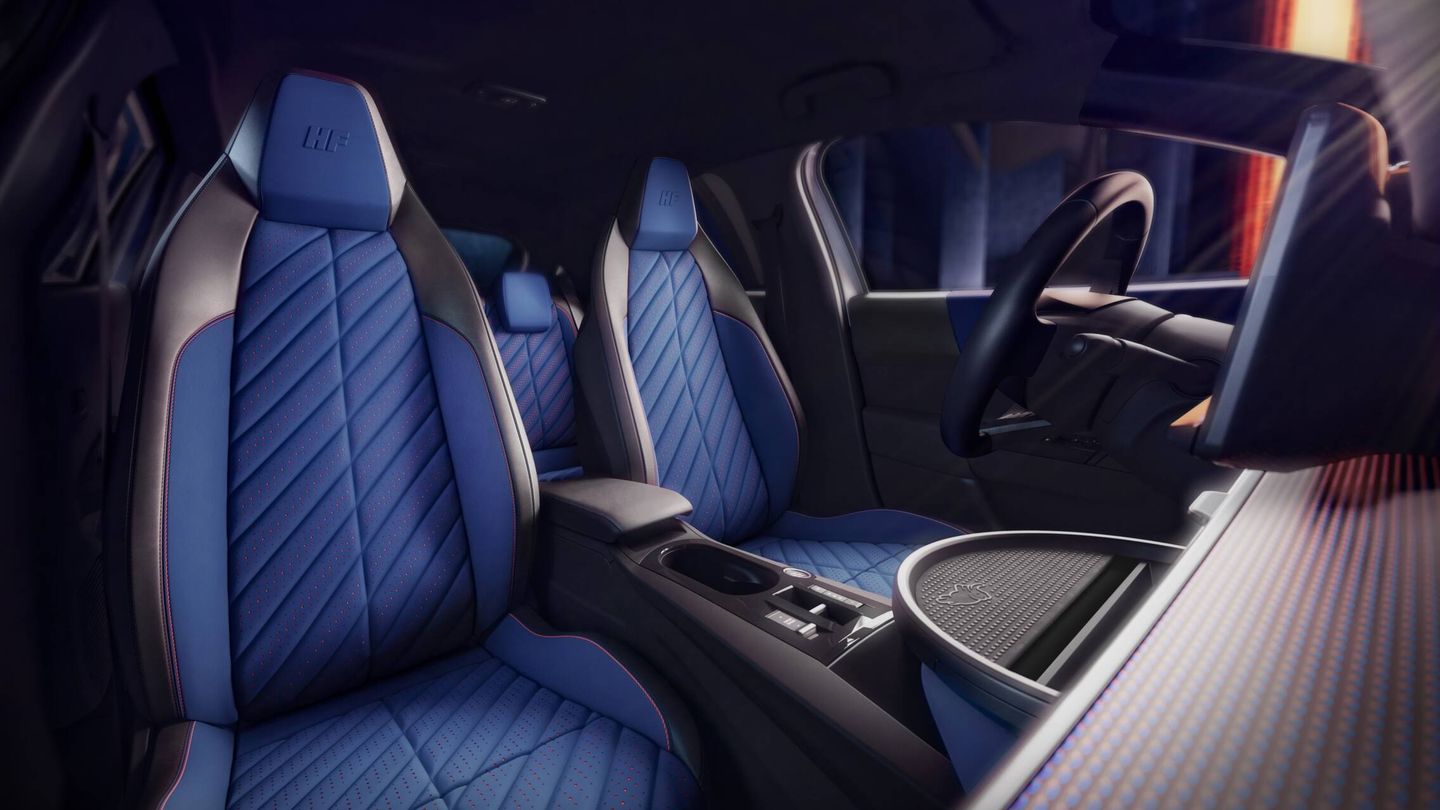 El Lancia Ypsilon HF eléctrico equipará asientos específicos, de diseño más deportivo.